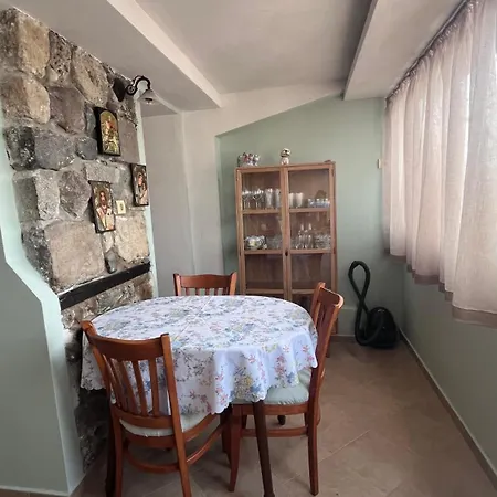 Cozi 2bd With Sea View In The Old Town Of سوزوبول